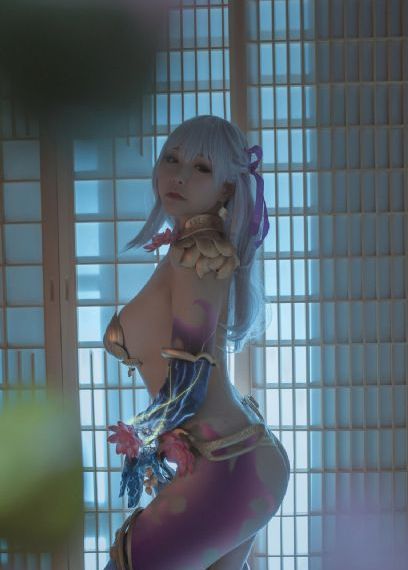 女皇陵下的风流娘们
